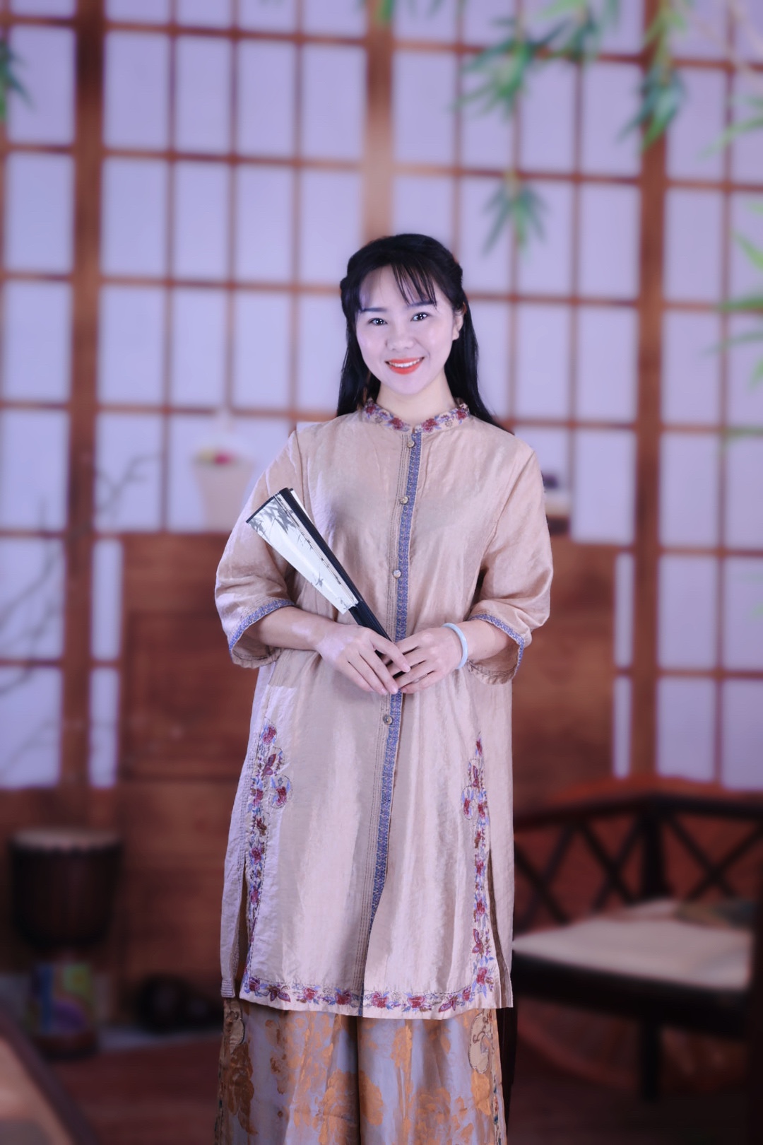 《女画家的叙事集》楚馨原创新中式刺绣立领对襟七分袖中长款上衣