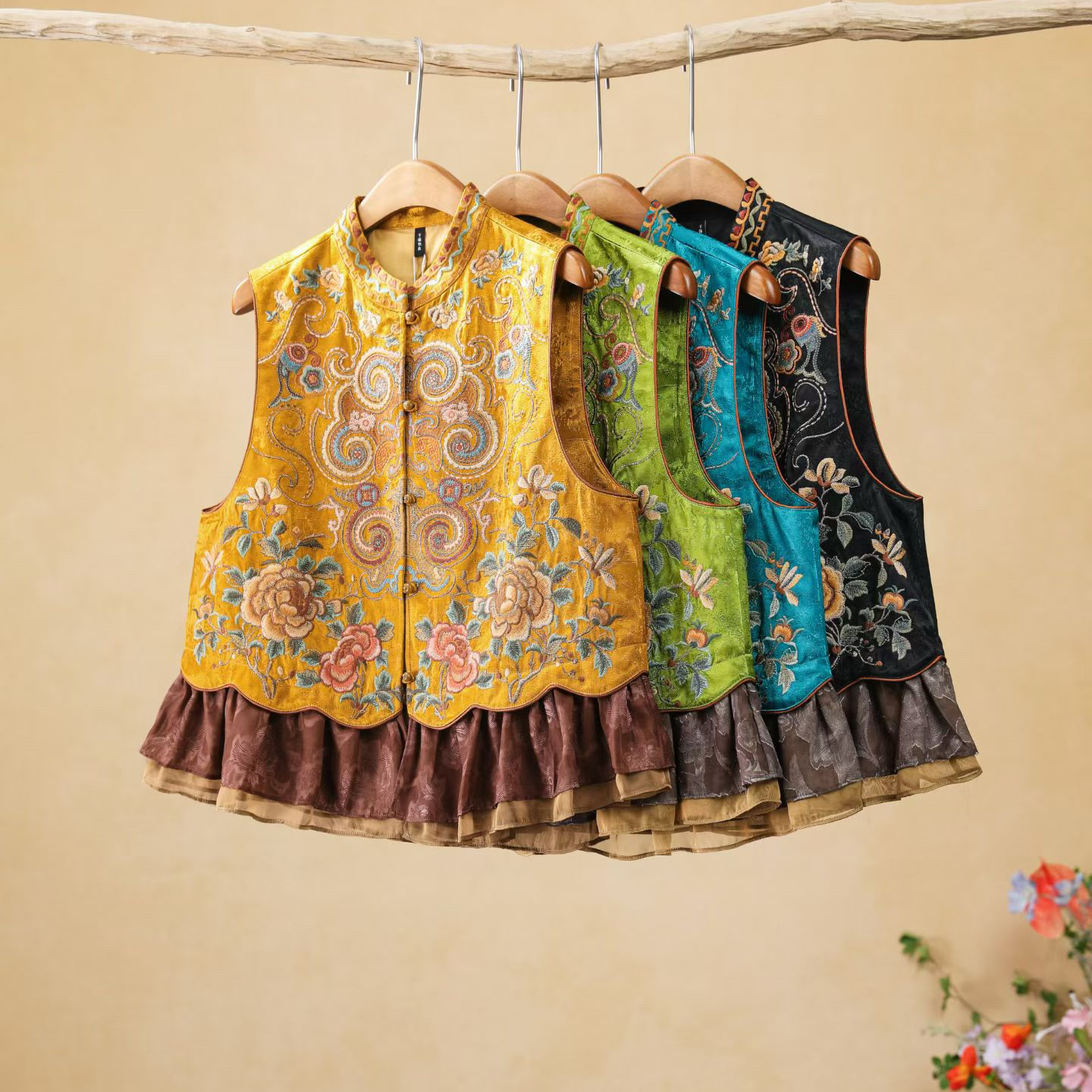 2026春款马夹民族风女装重工绣花盘扣改良中式短款马甲外套坎肩