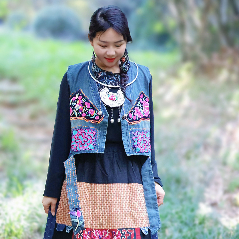 云南民族风改良设计重工绣花粗布短牛仔马甲原创拼布刺绣开襟马甲,女装/女士精品,马夹,淘宝优惠券,粉丝福利购,淘宝优惠卷
