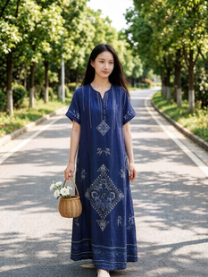 2026夏新中式国风蓝色天丝麻连衣裙女 重工刺绣V领短袖显瘦长裙