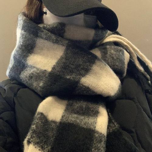 黑白格子围巾女冬季高级感2024新款韩式百搭保暖加厚马海毛围脖潮