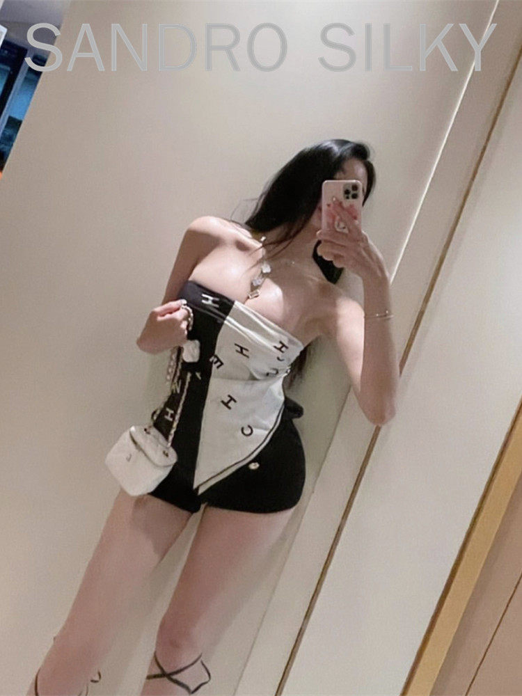 「 女明星look」气质真丝缎面字母露肩修身显瘦上衣抹胸丝巾方巾