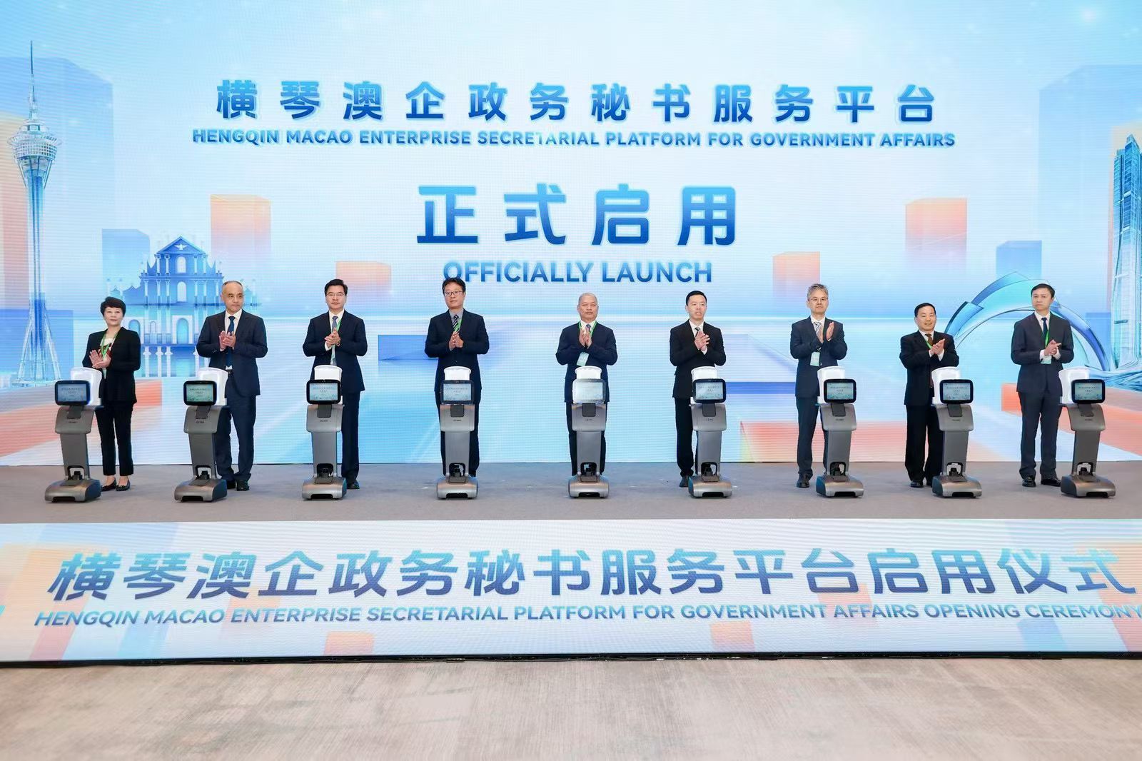 创意机器人签约启动仪式机器人租赁自动走位的启动机器人签约