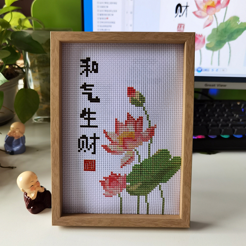 和气生财摆台小件线绣荷花小幅