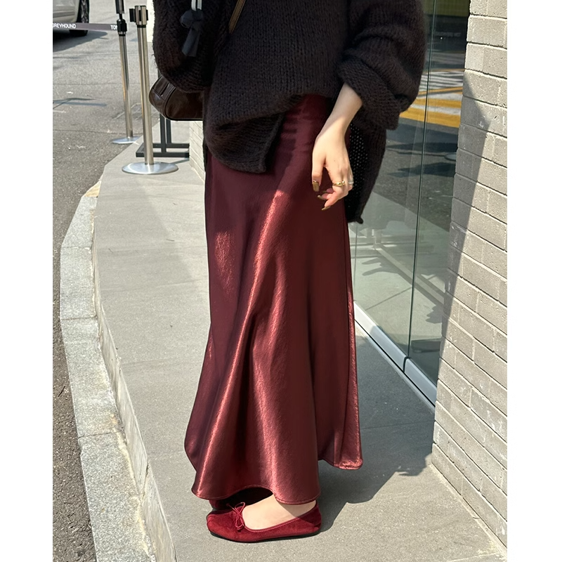 法式红色半身裙女早秋中长款A字裙高级感缎面光泽感包臂鱼尾长裙