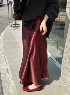 法式红色半身裙女早秋中长款A字裙高级感缎面光泽感包臂鱼尾长裙