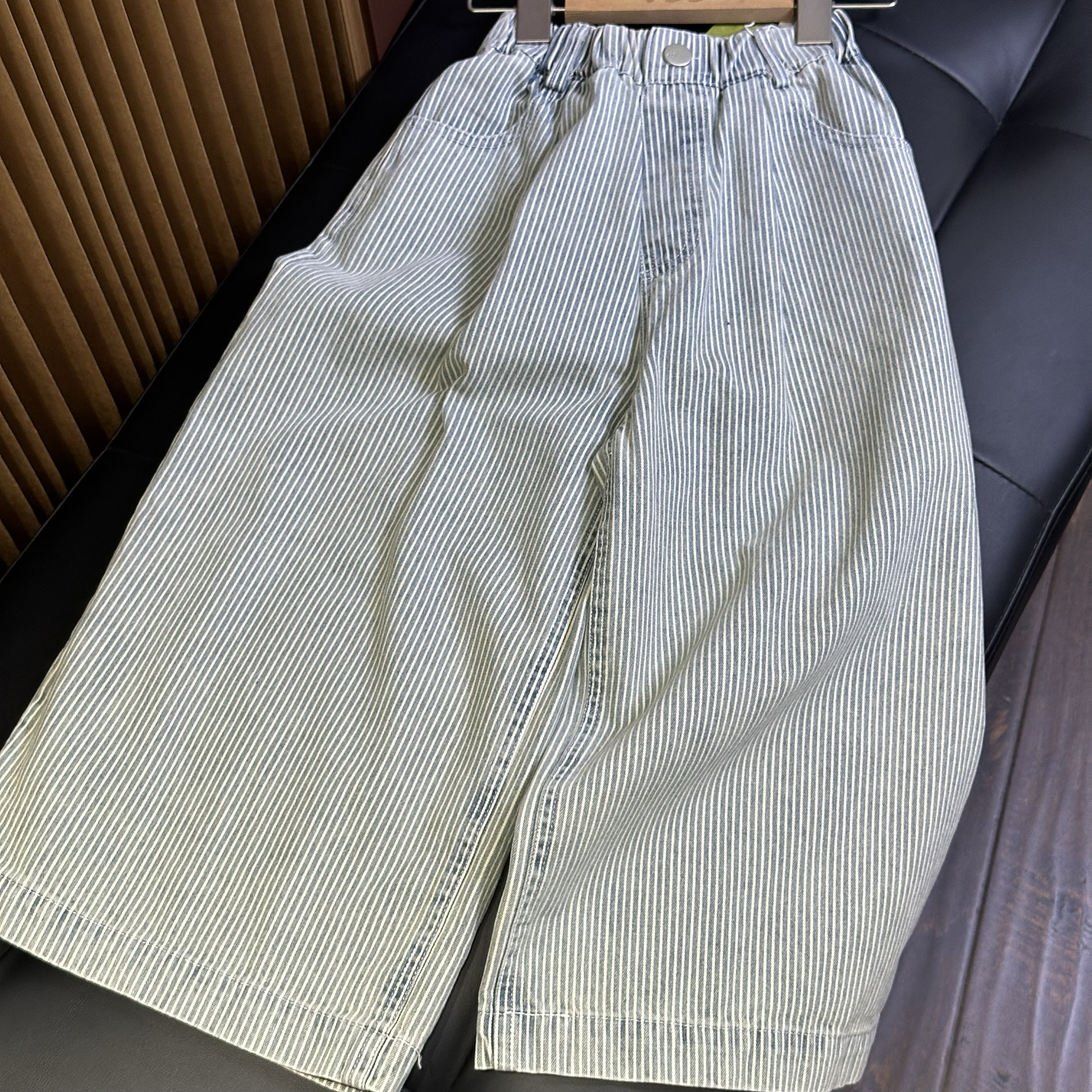 实体精品童装店 儿童条纹浅色牛仔阔腿裤