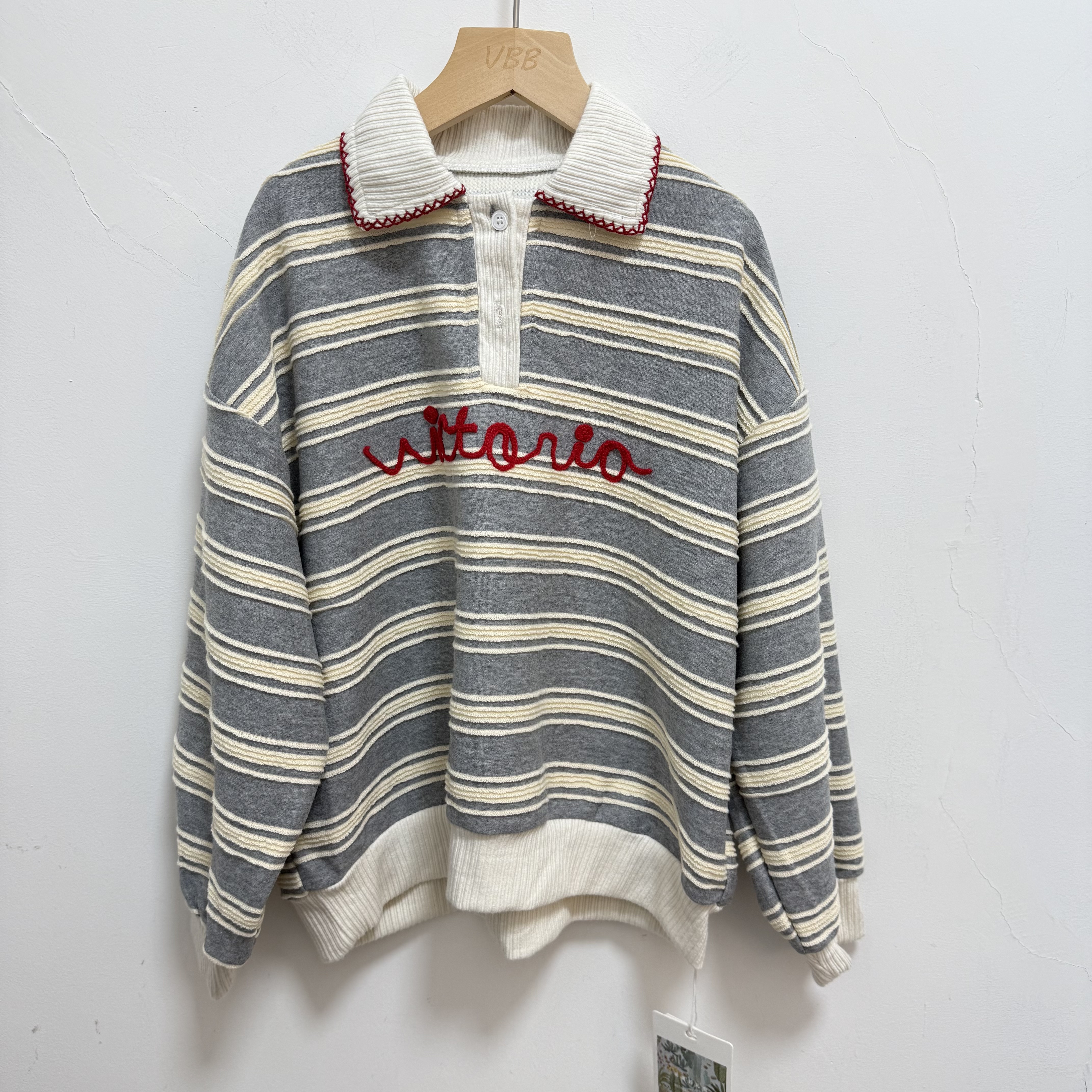 实体精品童装店 儿童凹凸条纹拼接miu系廓形灰底春秋款polo领卫衣