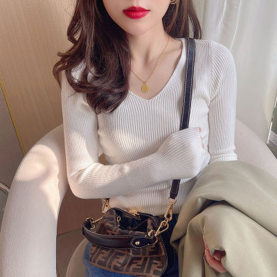 2022新款加厚秋冬V领黑色毛针织衫毛衣打底衫女长袖内搭修身上衣