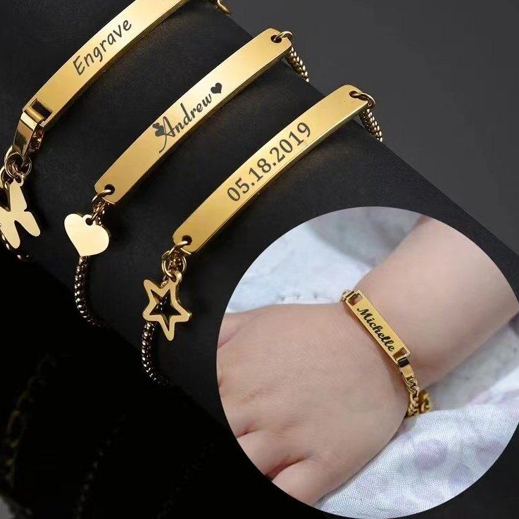 Customized baby bracelet 儿童弯牌手链蝴蝶吊牌名字刻字手链 - 实物图