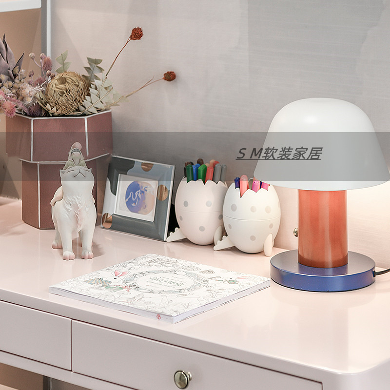 现代样板间男孩女孩房书桌软装摆件售楼处儿童房桌面装饰组合饰品