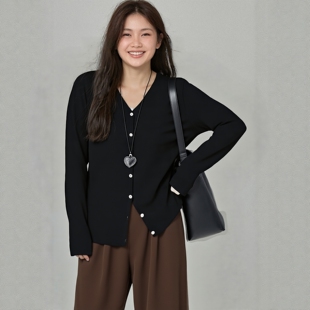 220斤胖妹打底外穿 上衣正肩V领早春特大码 大码 胖mm巨显瘦针织开衫