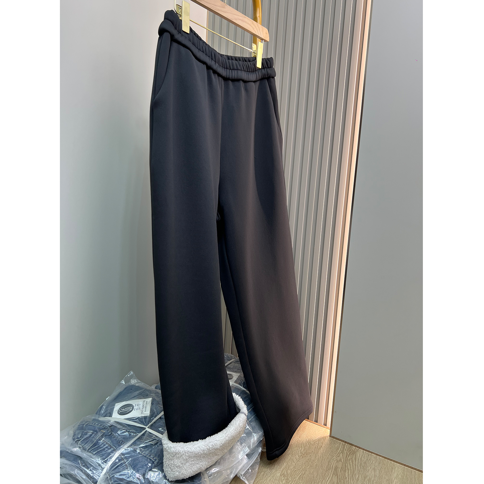 裤子特大码女胖mm秋冬加绒加厚宽松保暖阔腿裤大梨形身材高腰长裤