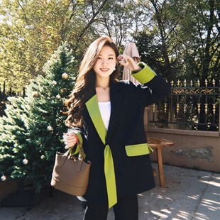潮女 西装 大码 mm胖潮外套炸街别致正肩小众设计感牛油果绿撞色时尚