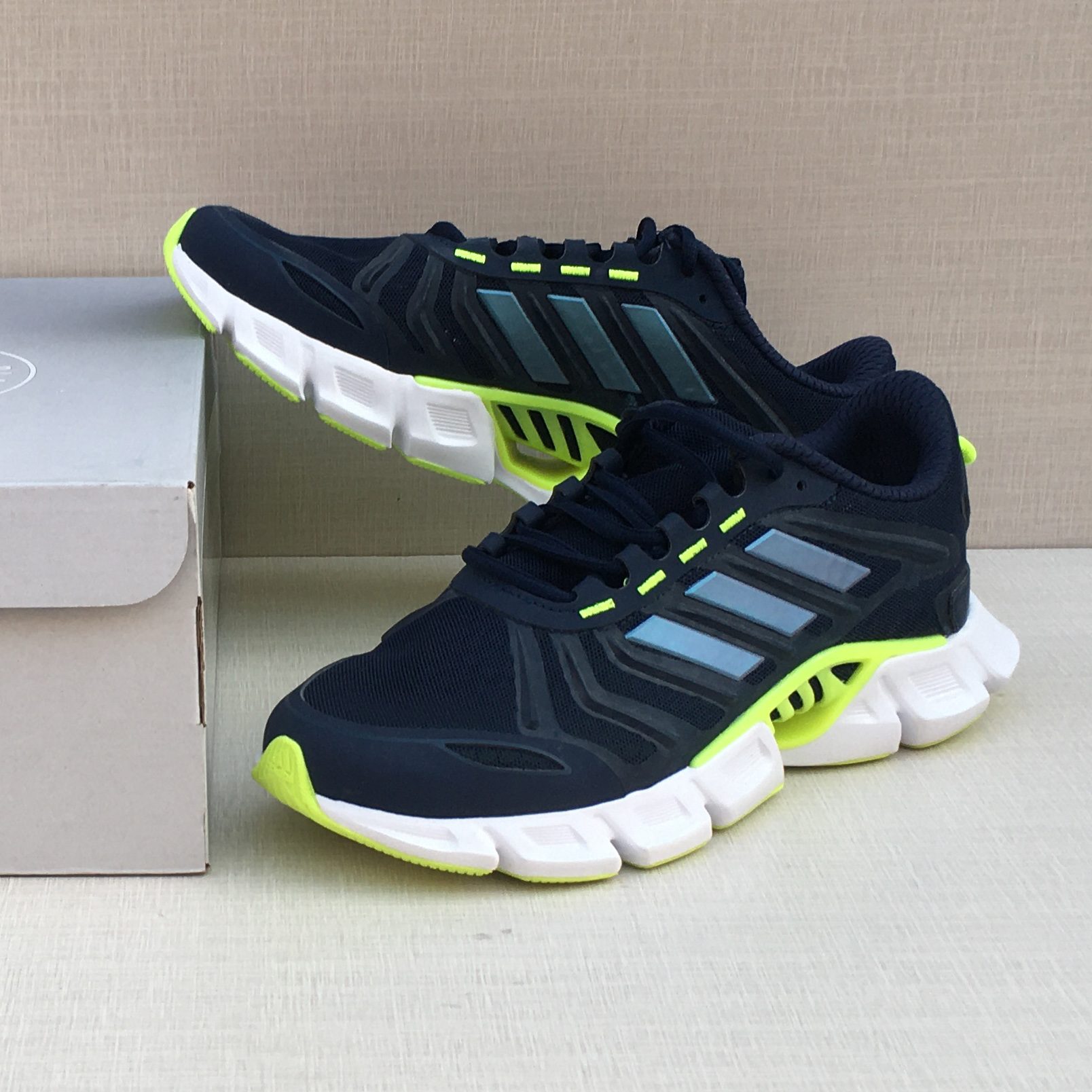 男女跑步鞋清风网面透气轻便