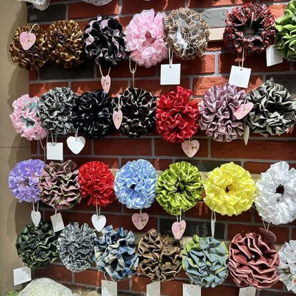 博主同款大号饱满蓬松绣球花发圈缎面褶皱头花法式氛围感小众发绳