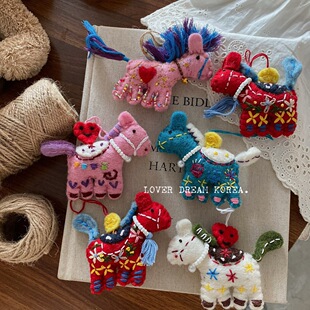 尼泊尔手工羊毛毡包包挂件可爱卡通小羊马年装饰挂件钥匙扣挂饰品