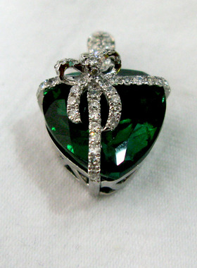 水热法再生祖母绿 俄罗斯料 深绿色 18K白金吊坠 心形 12MM 5.5CT