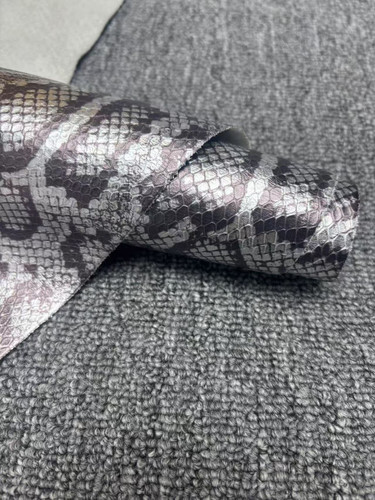 E088 厚度1.1mm 进口头层蛇纹牛皮 质感适中