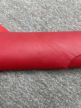 E738红色平纹小牛皮 手感微软 厚度1.3mm