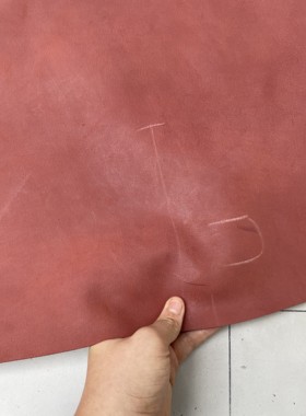 E1231进口头层红色油腊牛皮手感微软厚度1.4mm