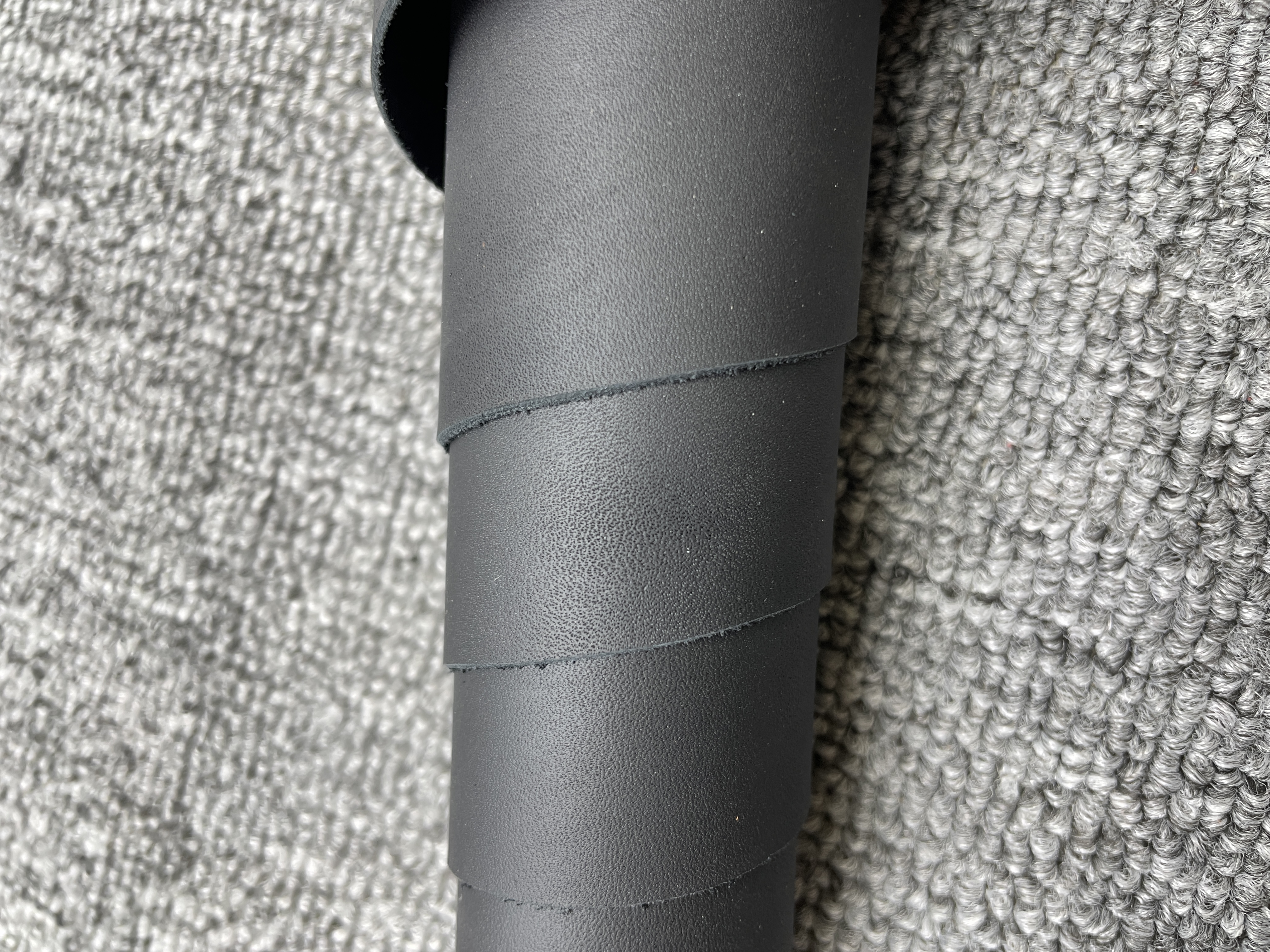 E935进口头层黑色小牛皮手感微挺好的1.1mm