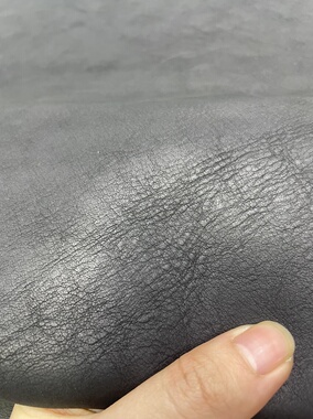 H344厚度1.6mm进口头层黑色疯马油皮手感微挺 7平方英尺*7元