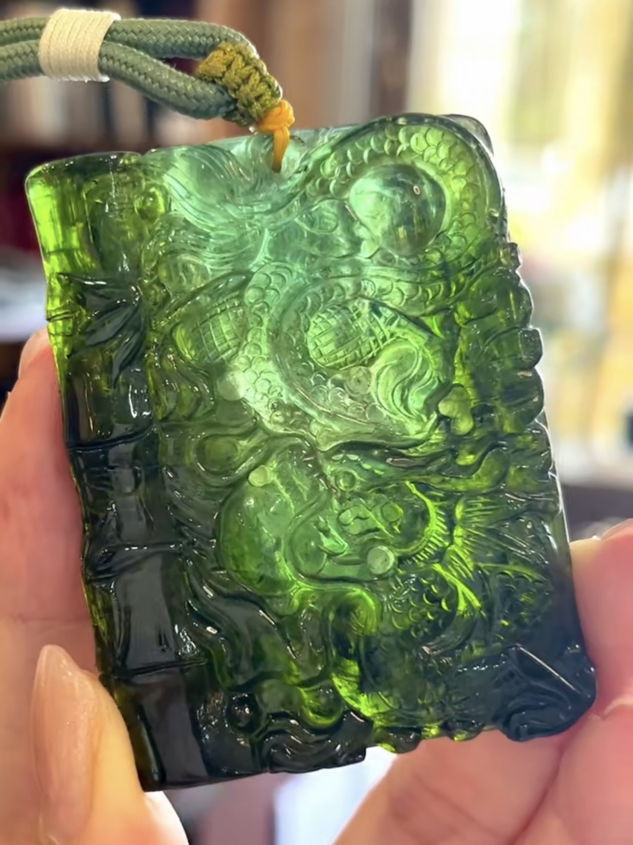 【挚爱碧玺】珍贵老料巴西绿碧玺大龙牌吊坠 雕工精美