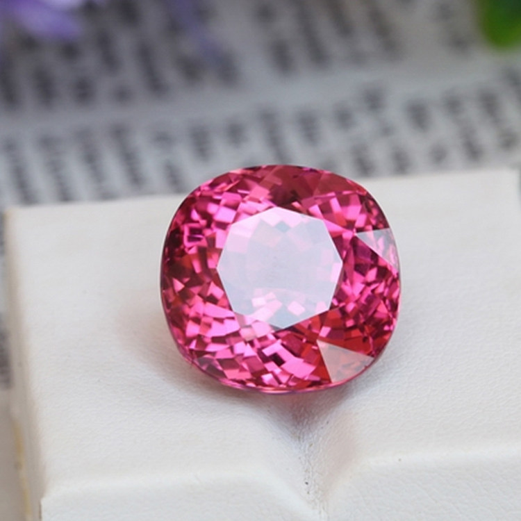 【挚爱】艳紫红色珍贵老料卢比来碧玺大戒面 全净体满火彩 20.8CT