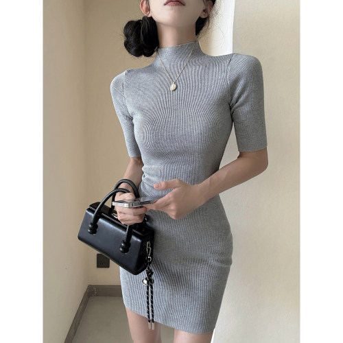 御姐中袖包臀连衣裙女半高领