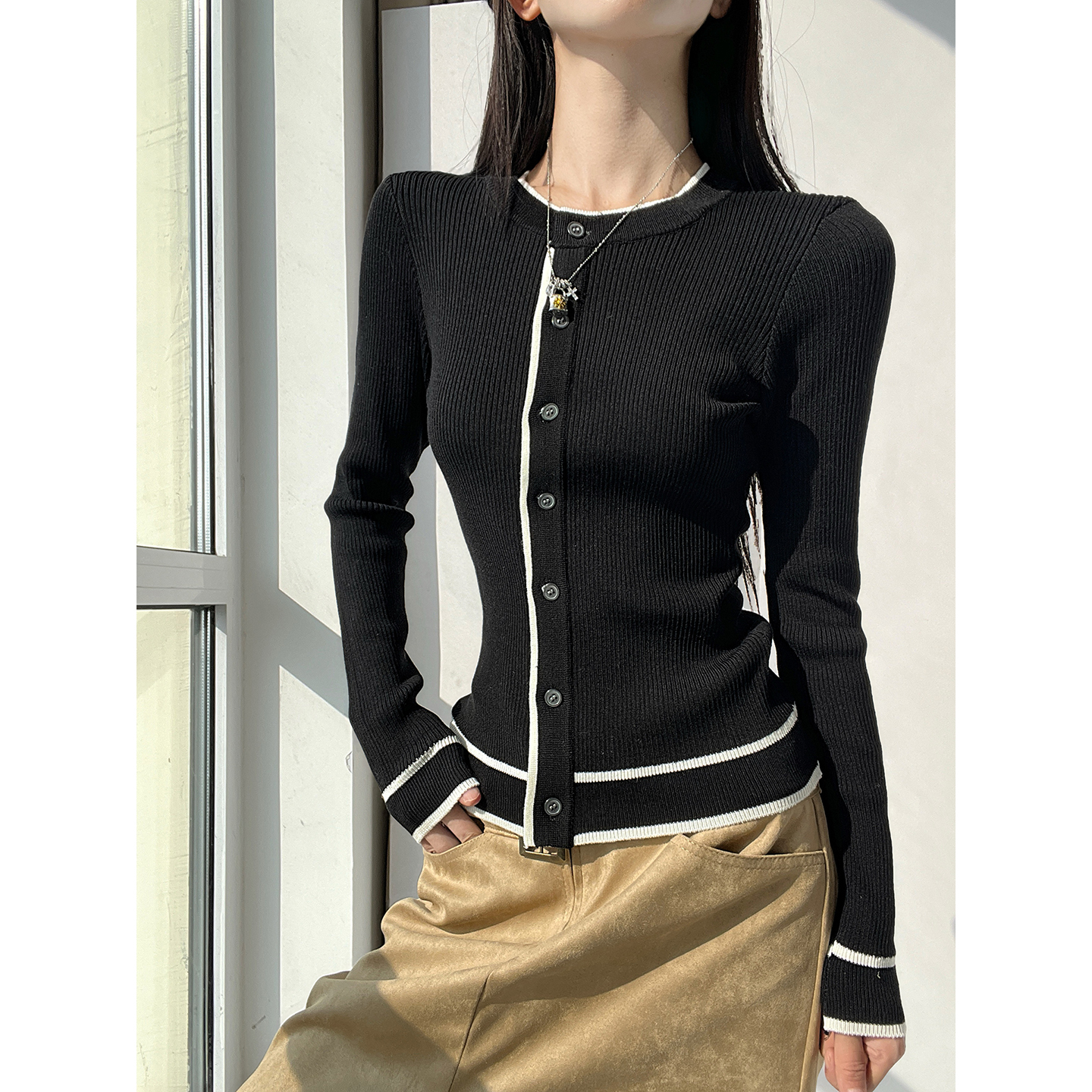 怎么穿都好看的撞色针织衫