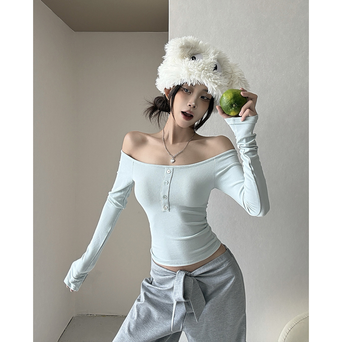 MianCun美式辣妹一字肩长袖T恤女2026年秋季修身显瘦纽扣露肩上衣