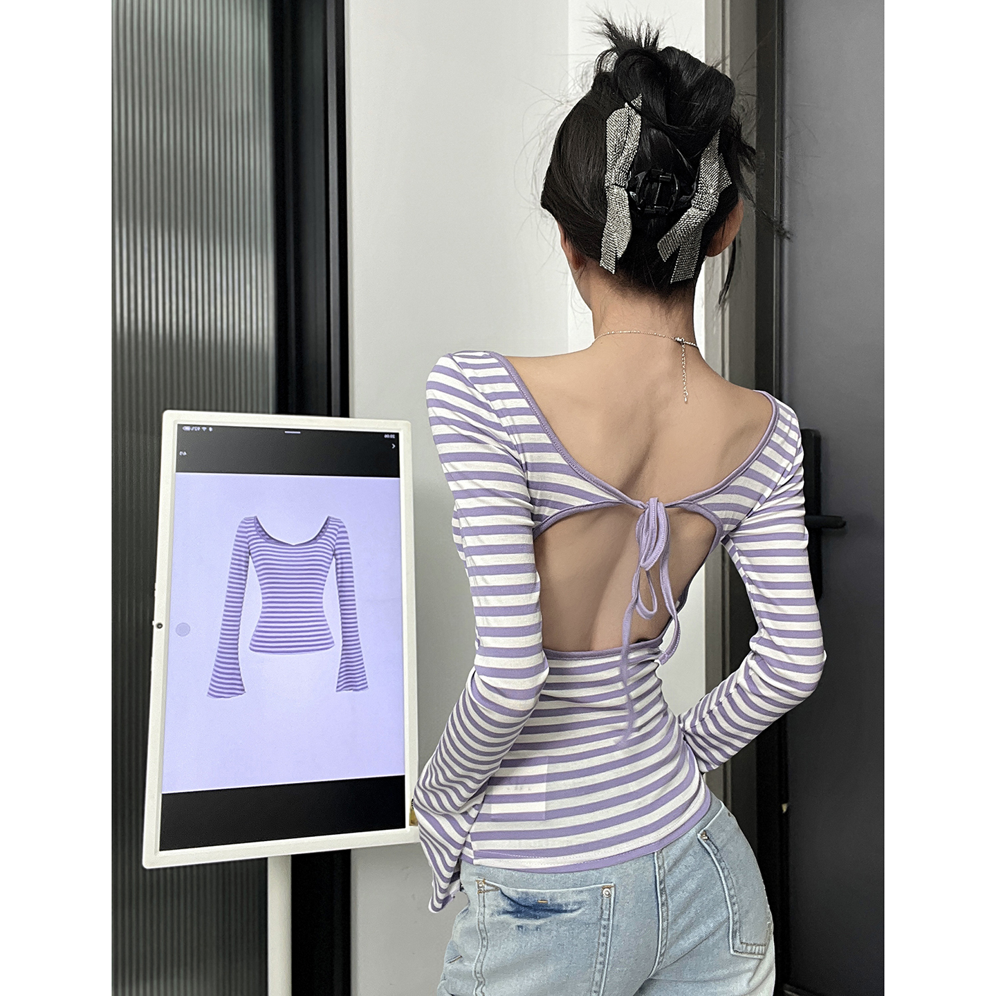 条纹大U领露背修身弹力长袖T恤女