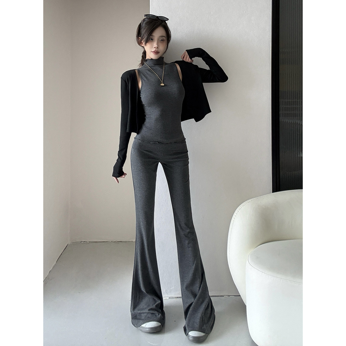 MianCun修身显瘦吊带背心+微喇低腰休闲裤+短款开衫上衣三件套女