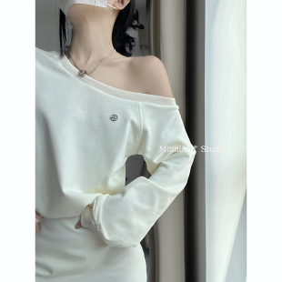 MianCun纯欲高级露肩斜肩设计连衣裙女秋季 一字肩卫衣短裙 新款