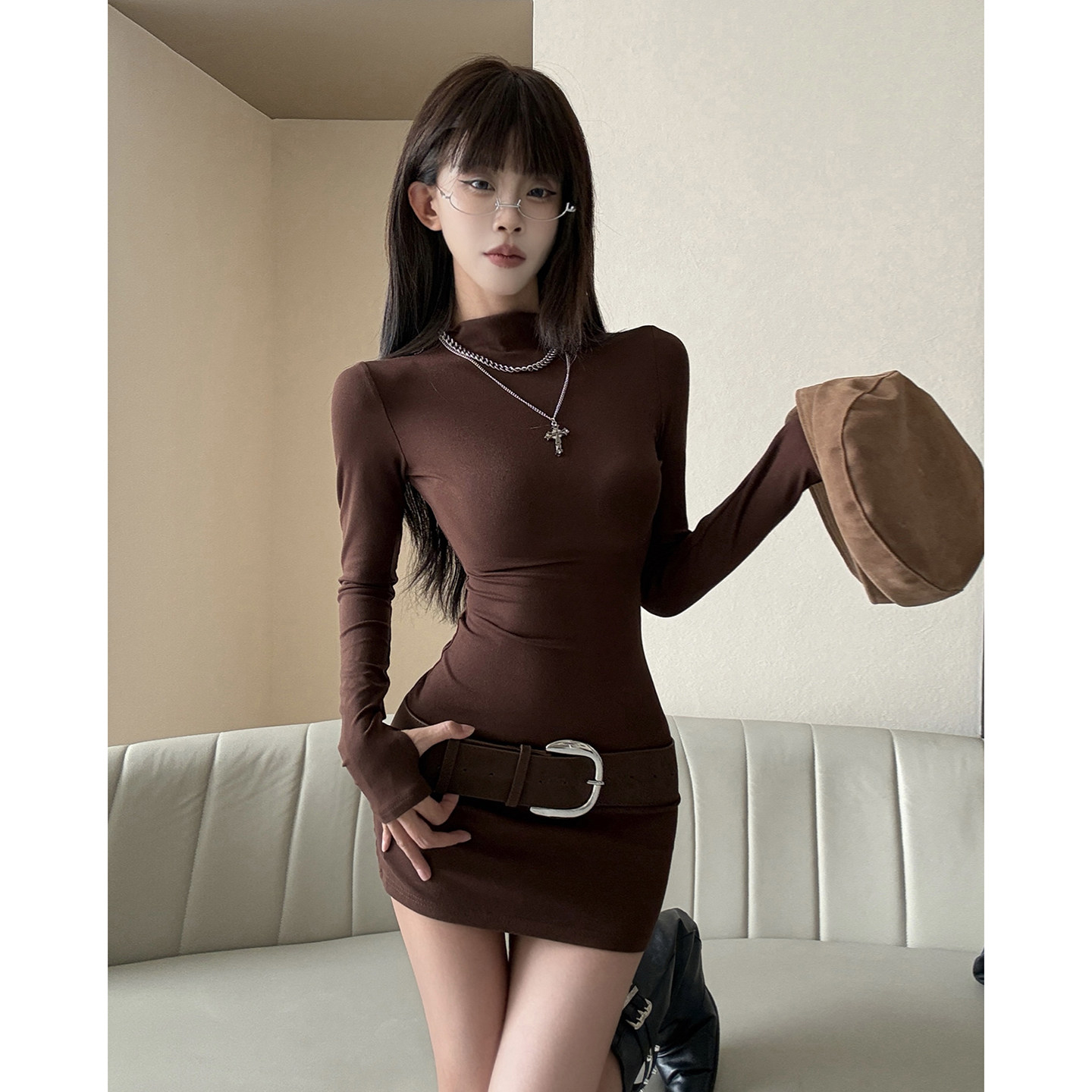 美拉德穿搭紧身包臀裙短款包臀裙子内搭修身收腰显身材长袖连衣裙图片