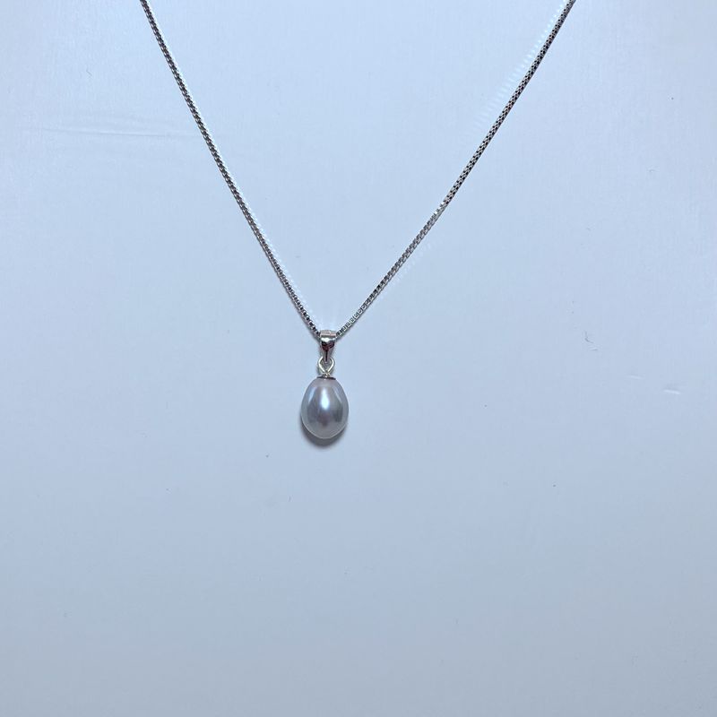天然水滴形淡水珍珠吊坠灰