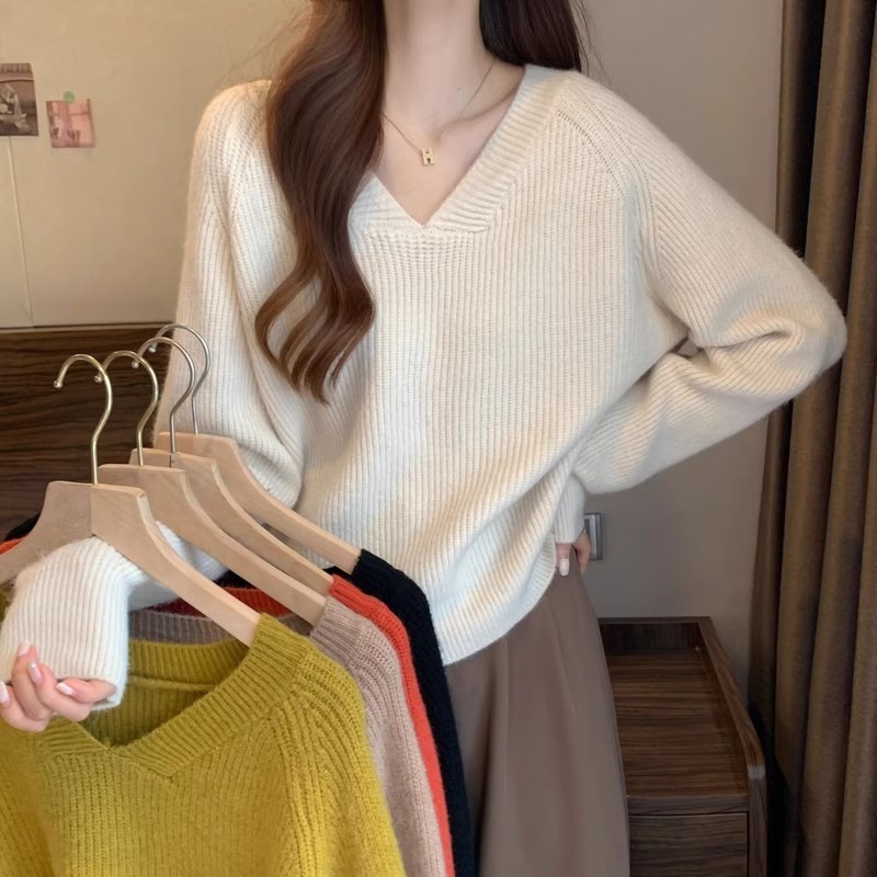 慵懒风别致v领设计感白色毛衣秋季女内搭高级感针织衫小个子上衣