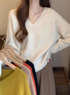 慵懒风别致v领设计感白色毛衣秋季女内搭高级感针织衫小个子上衣