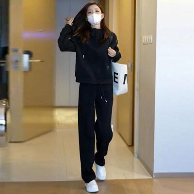 时尚洋派休闲运动套装女