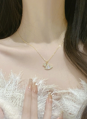 钛钢不掉色夏裙银杏叶吊坠项链女