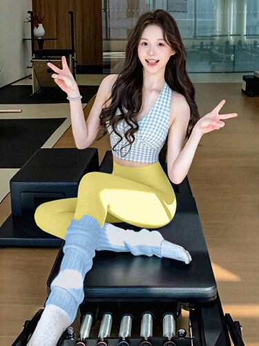 瑜伽服女2025新款背心绝美普拉提训练服套装运动上衣带胸垫健身服