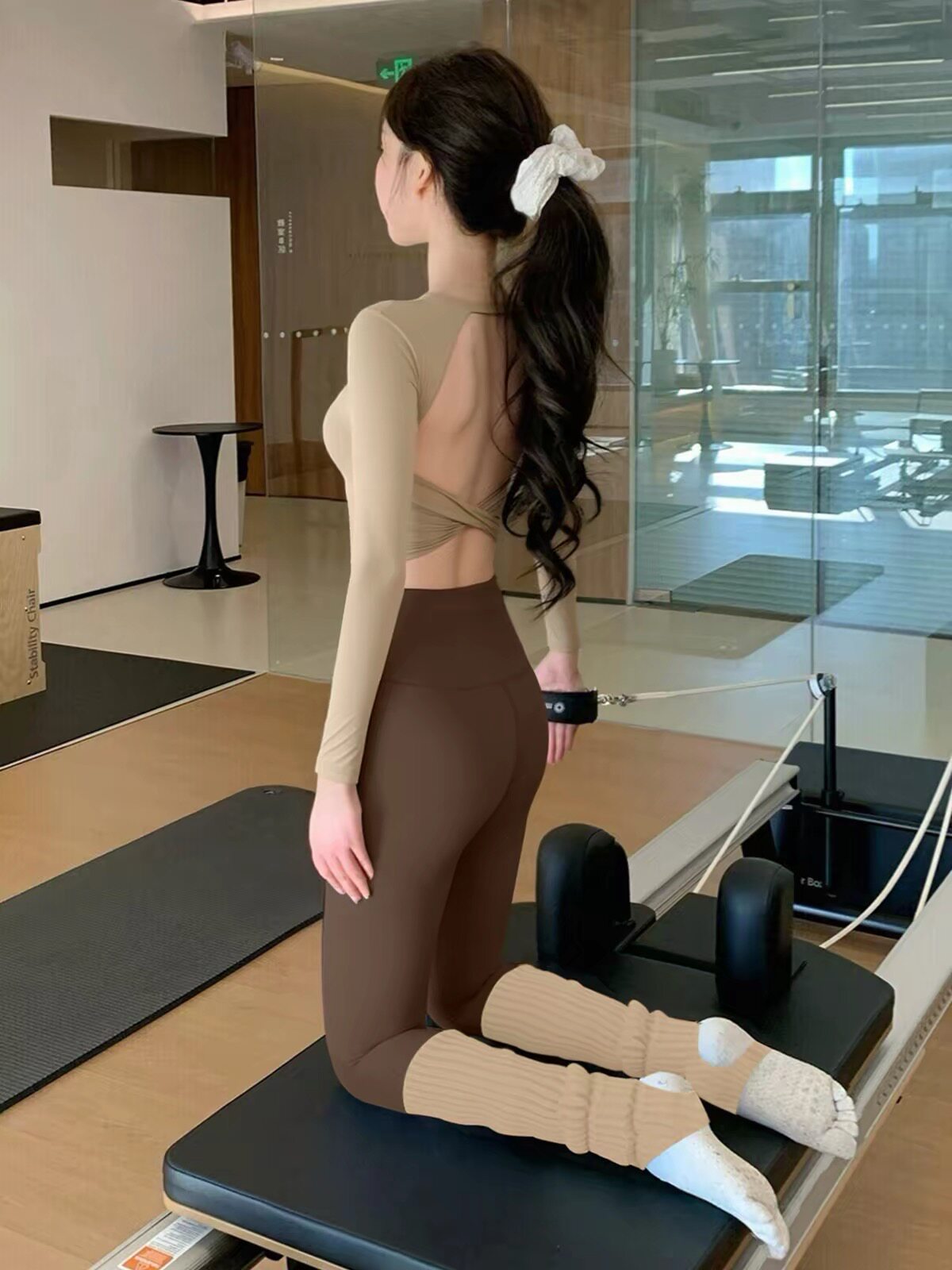 绝美长袖瑜伽服套装女2026新款普拉提健身服绝美时尚露背运动上衣