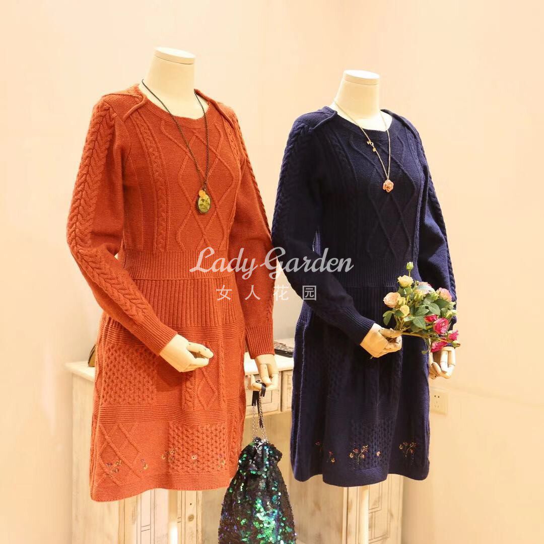 韩国~岛屿家~法式复古麻花纹刺绣田园碎花显瘦长袖毛衣针织连衣裙