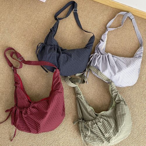 韩系慵懒风牛角包大容量褶皱格子