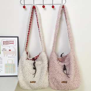 韩系慵懒风毛绒斜挎双面包百搭秋冬温柔小清新甜美格纹羊羔毛单肩