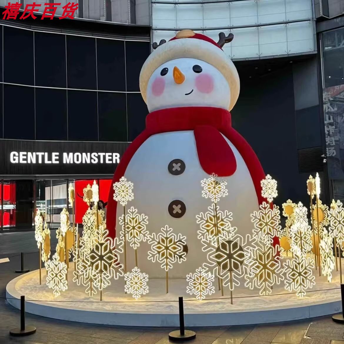 带围脖雪人泡沫雕塑圣诞节日氛围引流模型商场店铺门口美陈装饰