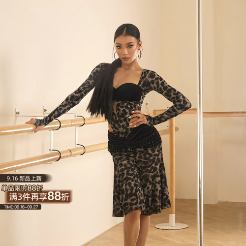 ZYM【慕斯】半裙丝绒扭结腰头拉丁舞练功服女珠链流苏点缀26075
