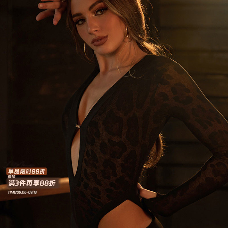 ZYM【很斩女】上衣v领高级版拉丁舞练功服女腰部镂空带胸棉25096