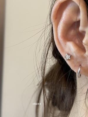 韩国小巧五角星拧螺丝耳骨钉